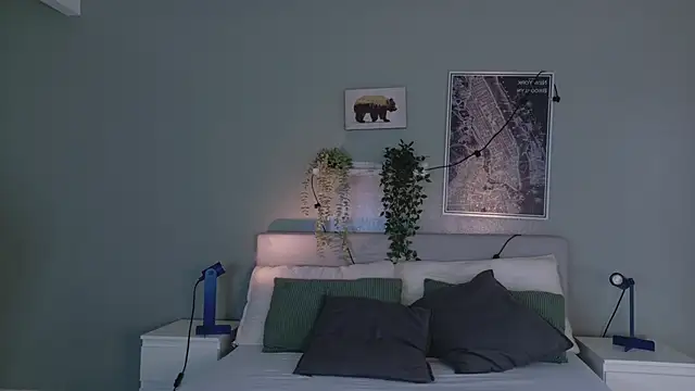 Snapshot of Nickifox__ chatting on December 15, 2025, 7:31 pm Nickifox online show from December 15, 2025, 7:31 pm