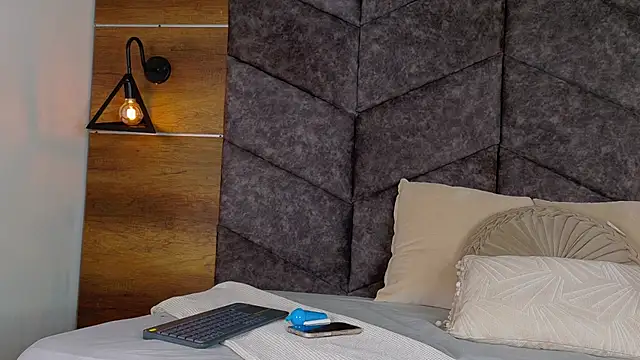 Nickifox   online show from January 9, 2026, 7:32 pm