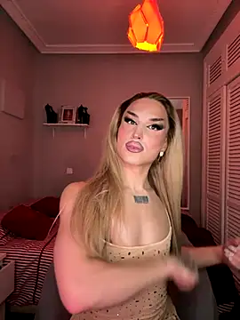 Snapshot of lacattiva chatting on November 18, 2025, 5:05 pm lacattiva online show from November 18, 2025, 5:05 pm