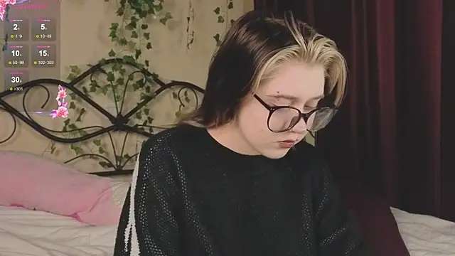 Snapshot of IrisSoCute chatting on December 5, 2025, 9:30 am IrisSoCute online show from December 5, 2025, 9:30 am