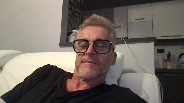 Axl hot online show from June 13, 2026, 7:23 pm