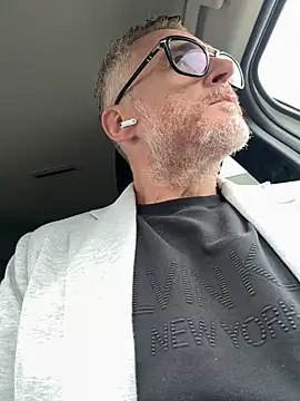 Axl hot online show from May 4, 2026, 10:29 am