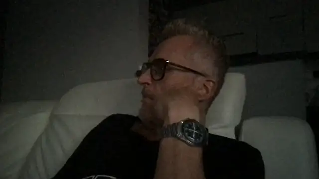 Axl hot online show from June 17, 2026, 7:13 pm