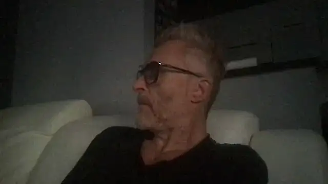 Axl hot online show from June 22, 2026, 7:11 pm