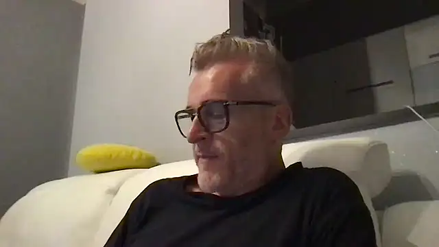 Axl hot online show from June 10, 2026, 7:48 pm