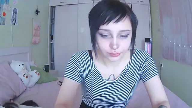 SineKiraReal online show from October 16, 2025, 10:34 am