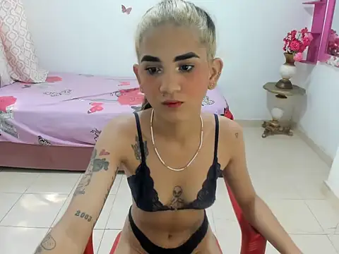 Snapshot of baby_rose03 chatting on April 12, 2026, 2:20 pm baby rose03 online show from April 12, 2026, 2:20 pm