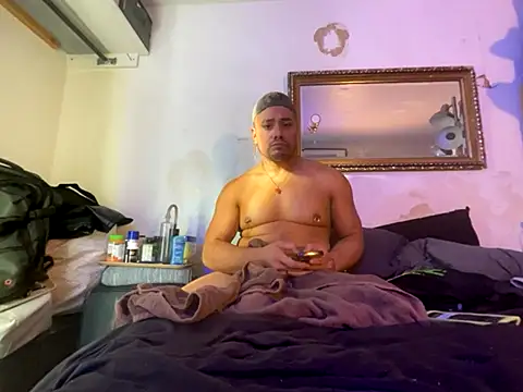 GirThyDock online show from November 16, 2025, 10:46 pm