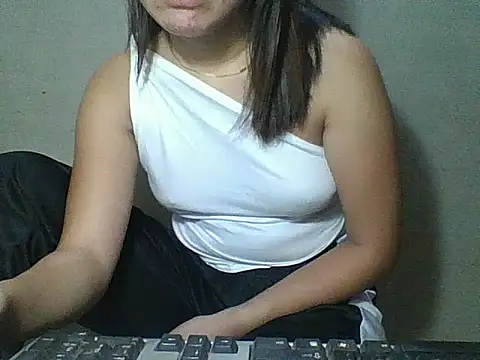 Snapshot of Skinny_PinayGirljust18 chatting on May 31, 2026, 10:43 pm Skinny PinayGirljust18 online show from May 31, 2026, 10:43 pm
