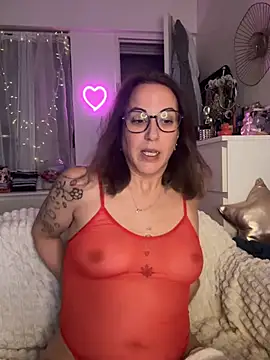 MarahWdsn online show from June 26, 2026, 3:29 pm
