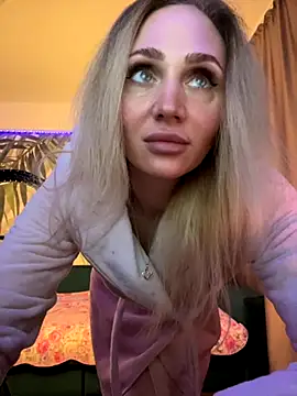 Affectionate lady online show from October 13, 2025, 7:21 am