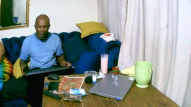 TheeBigPump online show from November 27, 2025, 10:43 pm