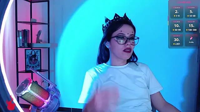 Snapshot of girldom chatting on November 19, 2025, 5:13 pm girldom online show from November 19, 2025, 5:13 pm