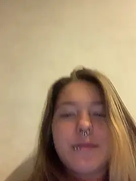 Snapshot of VesnaCrystal chatting on September 28, 2025, 2:13 pm VesnaCrystal online show from September 28, 2025, 2:13 pm