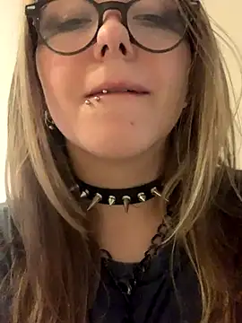 Snapshot of VesnaCrystal chatting on December 14, 2025, 5:24 am VesnaCrystal online show from December 14, 2025, 5:24 am