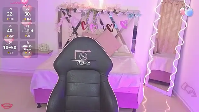 ZURY TAY online show from September 24, 2025, 11:50 am