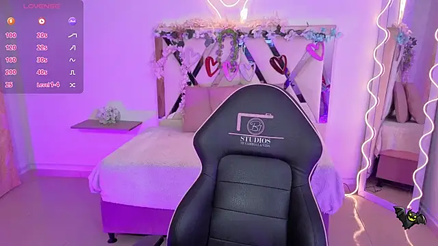 ZURY TAY online show from October 29, 2025, 11:42 am