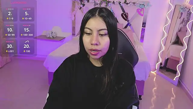 ZURY TAY online show from October 18, 2025, 11:56 am