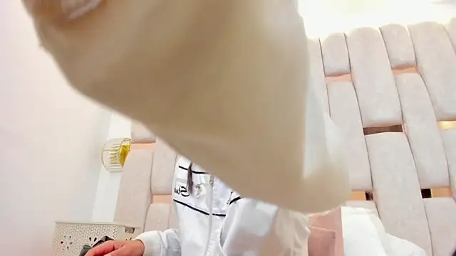 sarah ashbourne online show from October 24, 2025, 12:48 pm