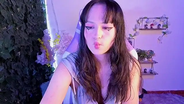 Eymmy 24 online show from April 18, 2026, 1:41 am