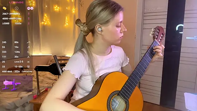 MaryjaneSpider online show from December 20, 2025, 2:31 pm