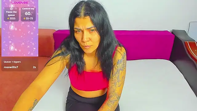 MiaKiittyy online show from October 8, 2025, 4:40 pm