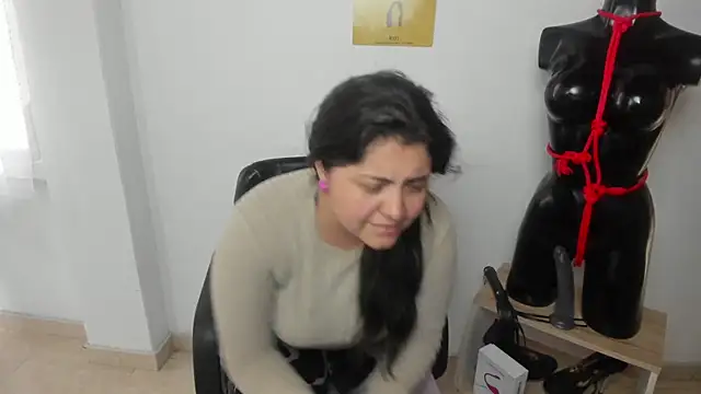 TifanyAmazinng online show from September 20, 2025, 12:43 pm