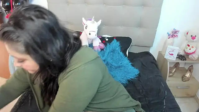 TifanyAmazinng online show from November 20, 2025, 1:56 pm