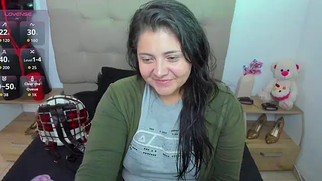 TifanyAmazinng online show from November 4, 2025, 12:31 pm