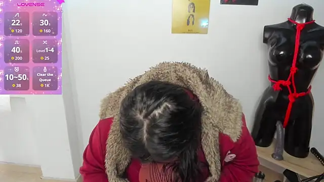 TifanyAmazinng online show from September 29, 2025, 12:44 pm