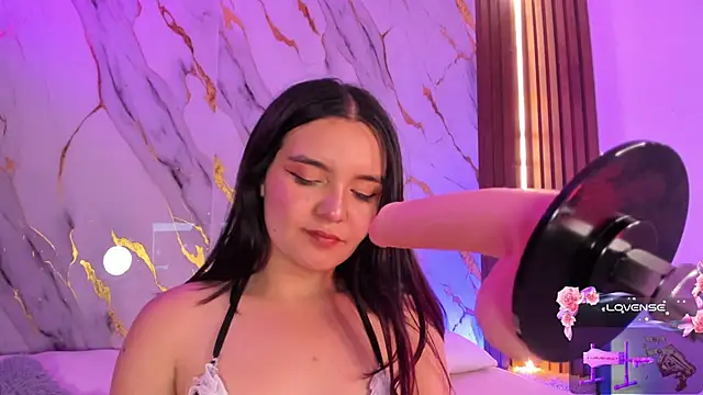 alicecute77 online show from November 3, 2025, 2:28 am