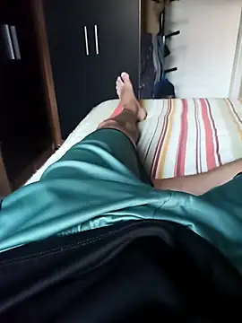 Snapshot of comobucetinhas chatting on October 13, 2025, 9:05 pm comobucetinhas online show from October 13, 2025, 9:05 pm