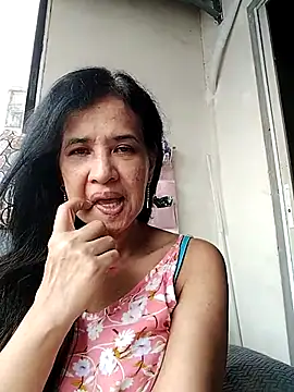 Snapshot of Prettysweetmum chatting on September 27, 2025, 5:13 am Prettysweetmum online show from September 27, 2025, 5:13 am