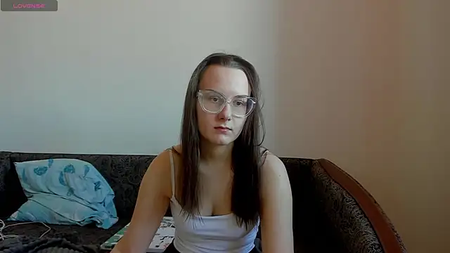 Kelly Cartier online show from April 15, 2026, 12:21 pm