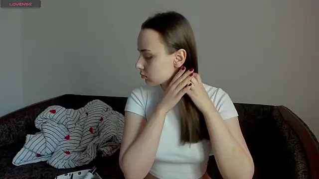 Kelly Cartier online show from April 20, 2026, 1:24 pm