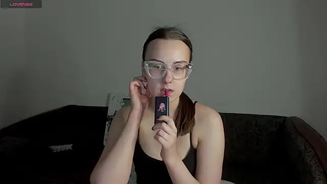 Kelly Cartier online show from April 18, 2026, 3:47 pm