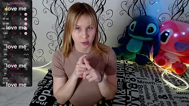 RoyAngela online show from November 11, 2025, 6:19 am