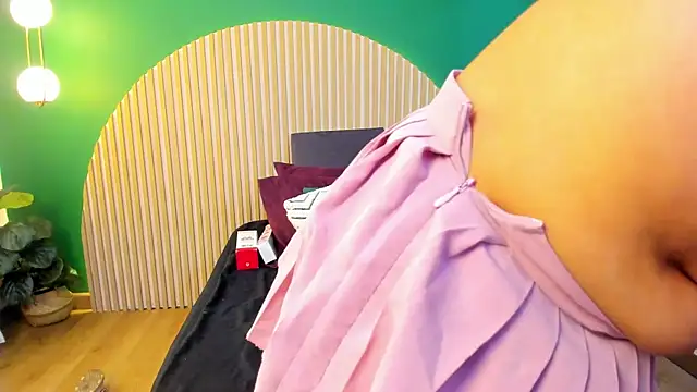 ariannaliss online show from October 17, 2025, 7:04 pm