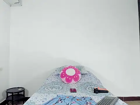 Snapshot of caamii_foxx chatting on October 1, 2025, 1:48 pm caamii foxx online show from October 1, 2025, 1:48 pm