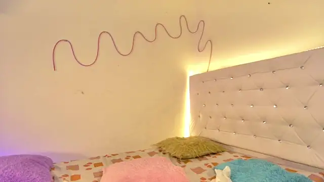 tatixxxvega online show from October 24, 2025, 1:21 pm