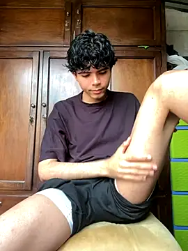 Axel-Mejia online show from November 7, 2025, 8:02 pm