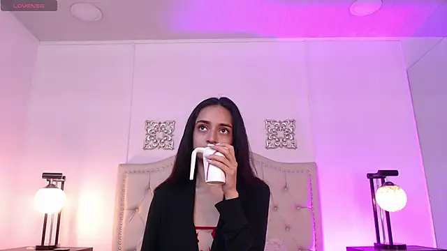 Snapshot of Leilani- chatting on October 14, 2025, 3:34 pm Leilani- online show from October 14, 2025, 3:34 pm