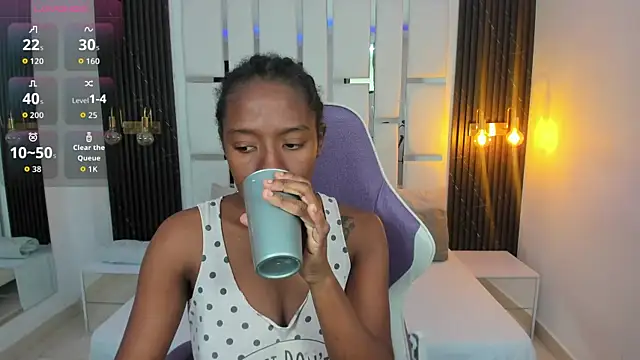  emma willliams  online show from November 28, 2025, 1:55 pm