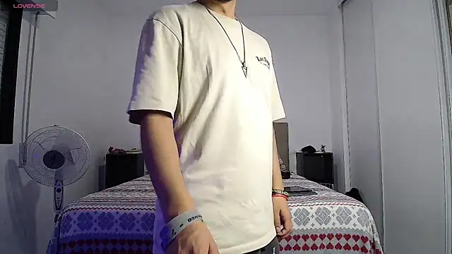 Snapshot of Dimax_xxx chatting on October 12, 2025, 5:25 pm Dimax xxx online show from October 12, 2025, 5:25 pm