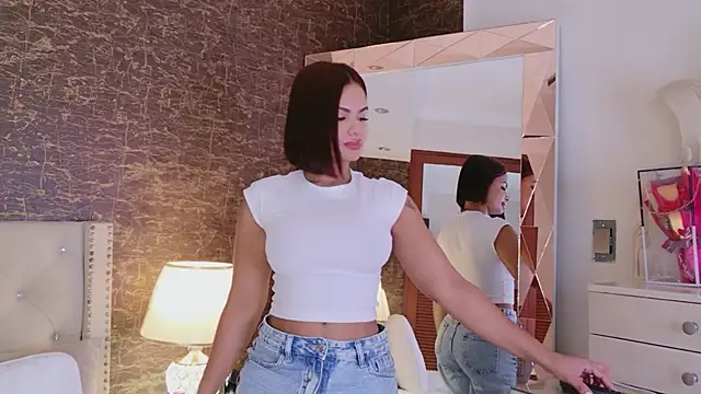 IrinaVelvet online show from November 17, 2025, 4:44 pm