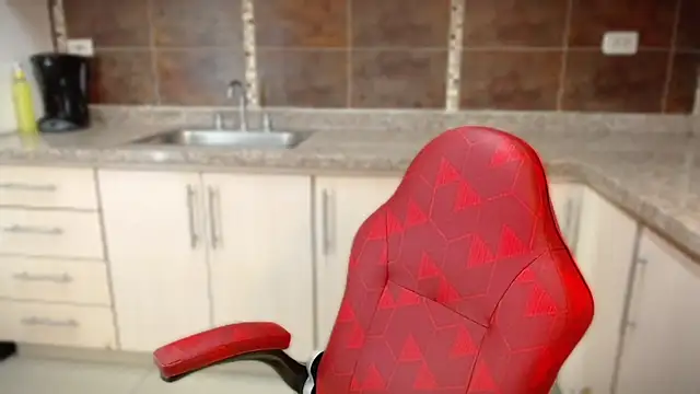 ValentinaMillers  online show from September 30, 2025, 3:29 pm