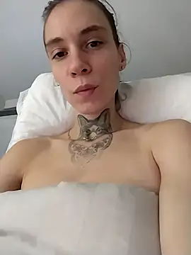 HoneySquirrel online show from October 7, 2025, 1:56 pm