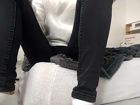 HoneySquirrel online show from September 9, 2025, 3:54 pm