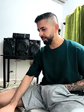 giannis090 online show from November 20, 2025, 3:18 am