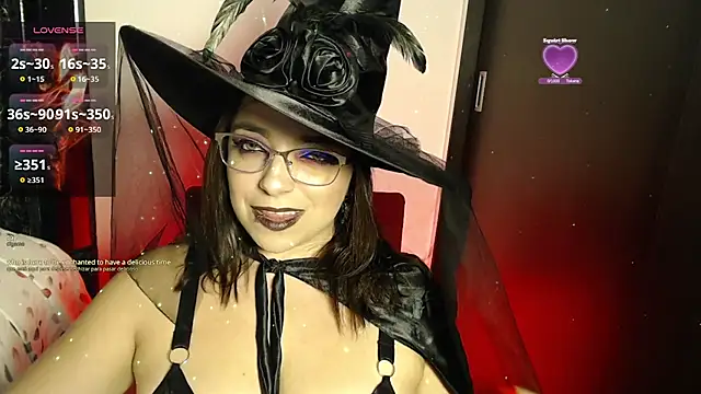 Snapshot of Sophi_fire chatting on October 26, 2025, 1:39 am Sophi fire online show from October 26, 2025, 1:39 am